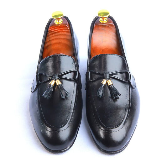 Black Leather Loafers With Gold Tassels - Diseños